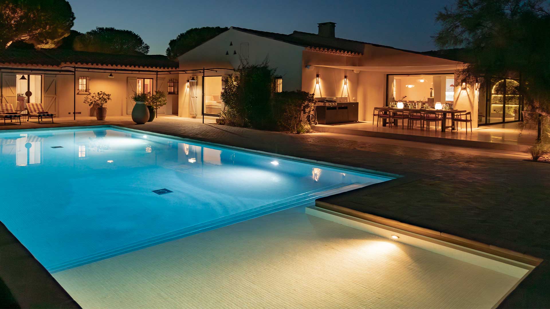 Printemps : illuminez vos espaces aquatiques et prolongez vos soirées