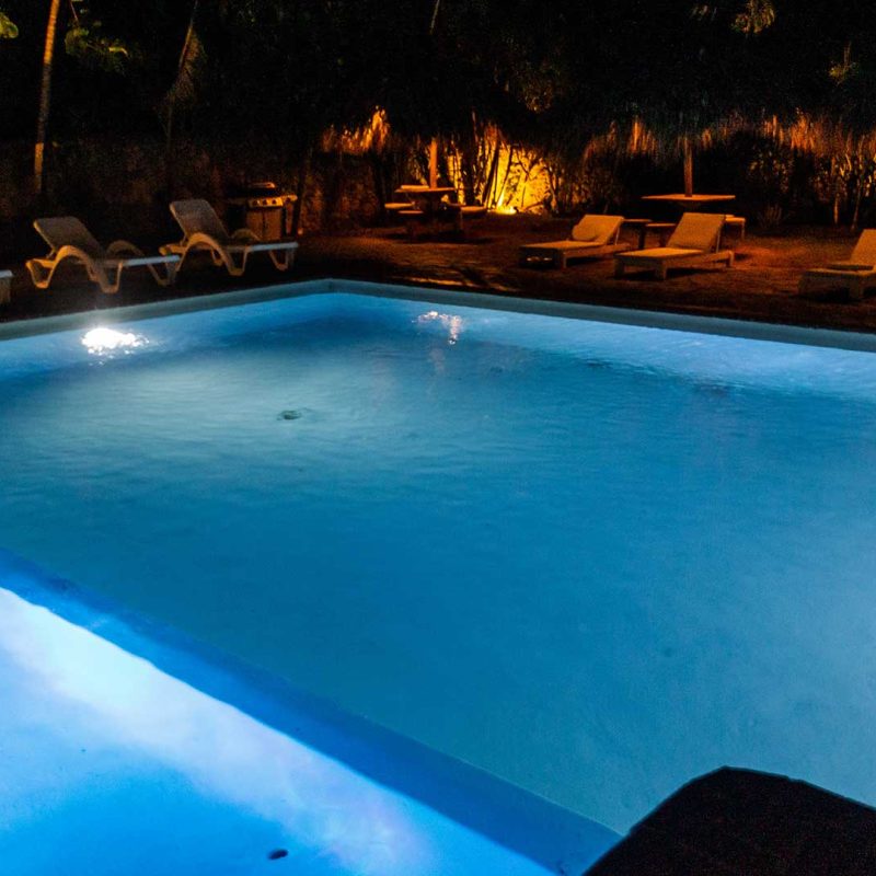 Piscine extérieur éclairée