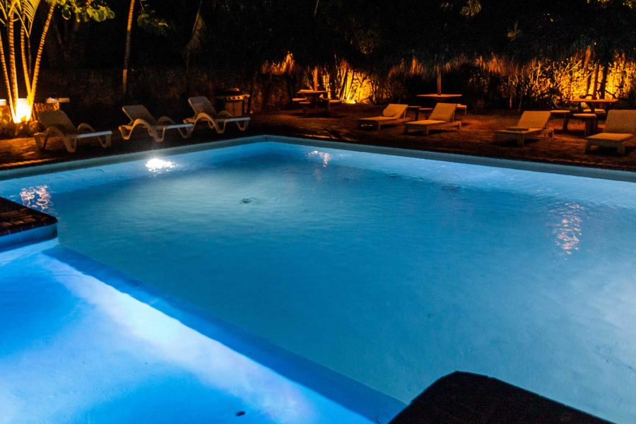 Piscine extérieur éclairée